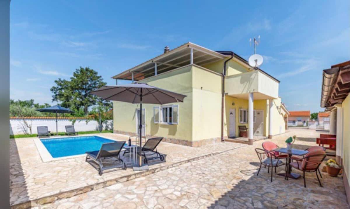 Apartments Eden Šišan Exteriér fotografie