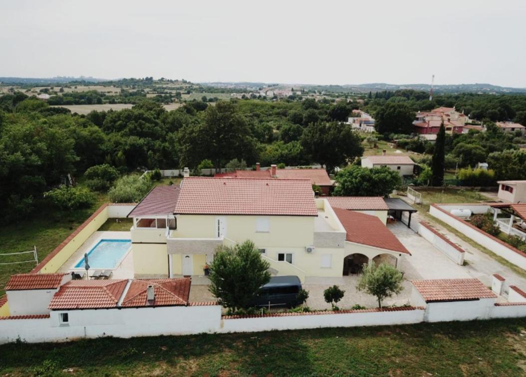 Apartments Eden Šišan Exteriér fotografie